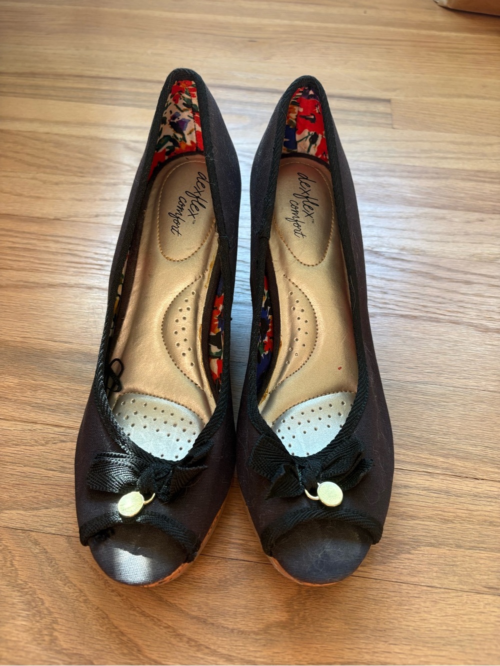Dexflex Comfort black wedges, size 8